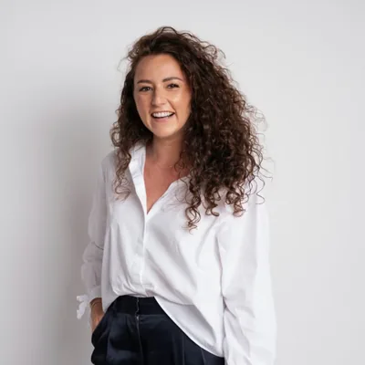 Gina Maria Jöbstl — Nagelneu